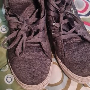 Gently used Fila Hightop boy sho 5 1/2 gray